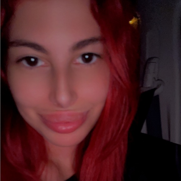 Meet your Posher, Juliana - Picture 1 of 1